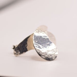 Zilveren oorbellen in druppelvorm – Stoer & stijlvol