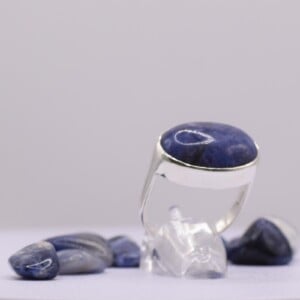 Zilveren ring met sodaliet – Net even anders