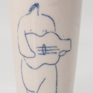 Beker4, keramiek (gietklei) met onderverfglazuurpotlood tekening, Nicolaas Maathuis (NIC-O)