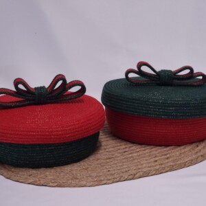 Feestelijk koordmandje met deksel – rood en groen