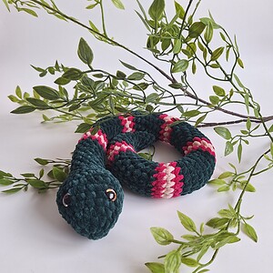 Gehaakte knuffel | Donkergroen, knalroze en lichtroze