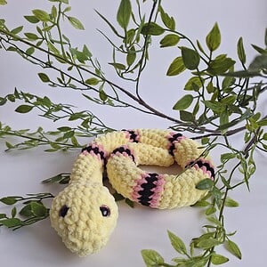 Gehaakte knuffel | Geel, lichtroze en zwart