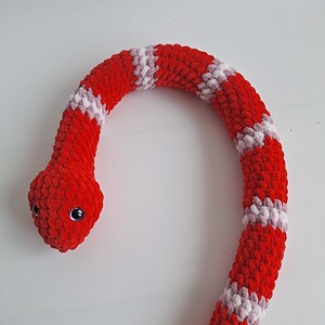 Gehaakte knuffel | Rood, lila en lichtroze