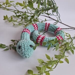 Gehaakte knuffel slang | Mintgroen, knalroze en lichtroze