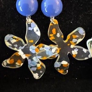 Grote resin oorbellen