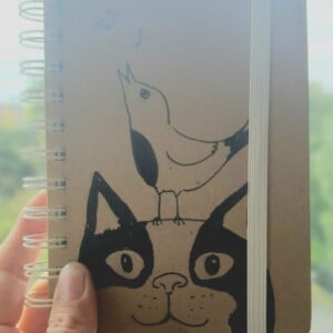 handgemaakt dagboek notitieboekje, kat met vogel gelinieerd, met originele kattentekening (geen print)