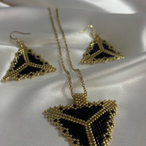 Hangemaakte Midnight Collectie ketting en oorbellen