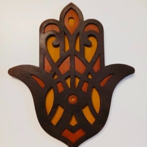 Houten Hamsa Hand Wanddecoratie – Beschermend Symbool – Laser Cut Design – 28 × 24 cm