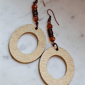 Houten oorbellen bruin
