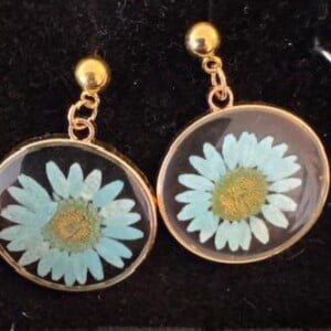 Licht blauw resin oorbellen