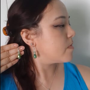 Oorbellen en ketting set: Glans en kleur groen: Handgemaakt met glazen kralen