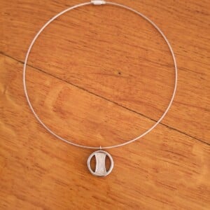 ✨ Ronde ketting met unieke vintage Bauhaus-hanger (jaren ’60)