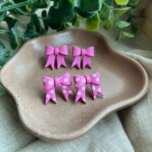 Roze strikjes oorbellen handgemaakt