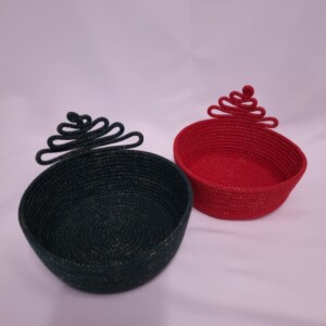 Set van twee feestelijke koordmandjes met kerstboommotief