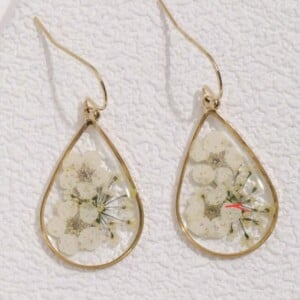 Waterdtuppel resin witte oorbellen