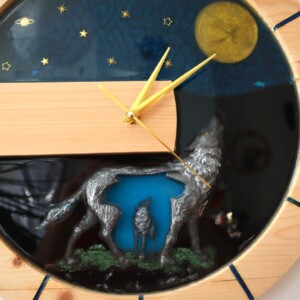 Wolf clock