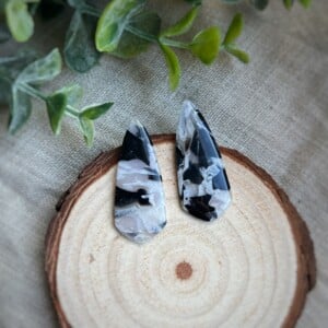 Zwart-wit oorbellen faux steen