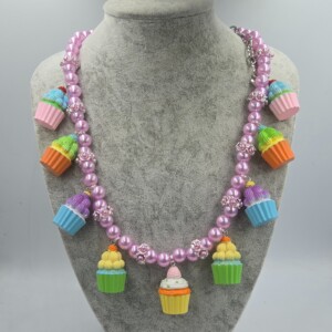 Cupcake Speciaal, Cupcake statement ketting – handgemaakt, one of a kind & perfect voor carnaval