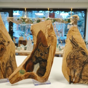 Fairytale bunny– Handgetekend konijntje op Italiaans olijfhout 🐰✨🫒