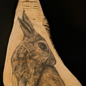 Fairytale bunny– Handgetekend konijntje op Italiaans olijfhout 🐰✨🫒