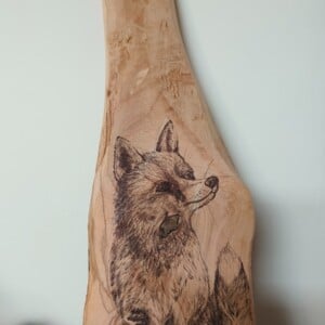 Fairytale Fox – Handgetekende vos op Italiaans olijfhout 🦊✨🫒