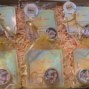 Uitdeel box   6 mini selfcare mini jars