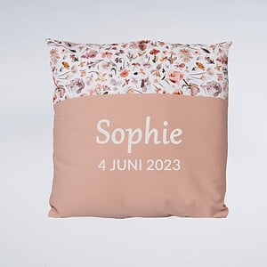 Gepersonaliseerd kussen Autumn Flower Field | Meisje / Roze / Bloemen / Pastel kleur sierkussen met naam en/of geboortedatum (optioneel)