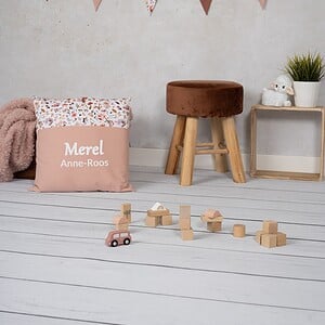 Gepersonaliseerd kussen Autumn Flower Field | Meisje / Roze / Bloemen / Pastel kleur sierkussen met naam en/of geboortedatum (optioneel)