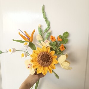 Handgemaakte gehaakte bloemboeketten