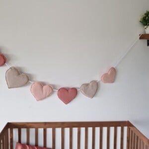 Hartjes slinger Canyon Stroll | Pastel kleur (Roze / Beige / Neutraal / Aarde tinten) slinger met hartjes gemaakt van stof