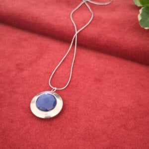 Ketting met een verhaal — ✿ — vintage hanger (ca. 1960–1970)