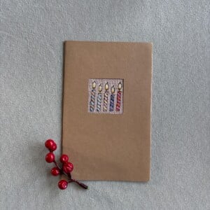 Luxe Handgeborduurde Verjaardagskaart – Kleurrijke Kaarsjes