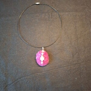 "Magenta Sparkle" – Handgemaakt Sieraad met Kristalaccent