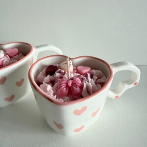 Romantische geurkaars in hartvormig kopje — handgemaakt & uniek