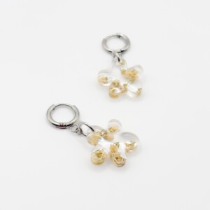 *Schattige Bloem Vorm Oorbellen Gevuld met Echt Gipskruid (The Classics)