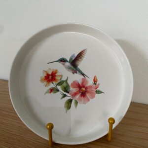 Showbordje met bloem en vogel