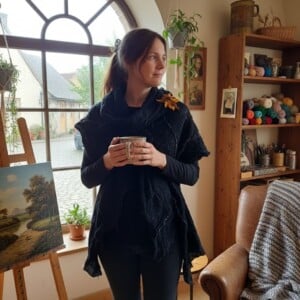 Titel: Artistiek Handgevilt Statement Vest – Uniek Design met Fonkelende Rug-Art