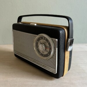 Vintage bluetooth radio Nordmende Mambino zwart 1965