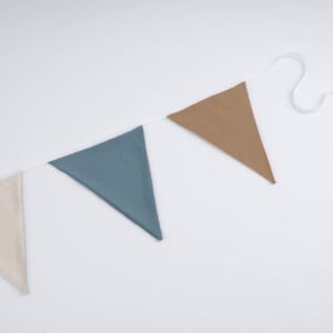 Vlaggenlijn Island Breeze | Donker blauw / Beige / Bruin / Neutraal tinten slinger met driehoek vlaggetjes gemaakt van stof