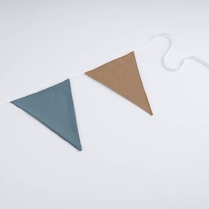 Vlaggenlijn Island Breeze | Donker blauw / Beige / Bruin / Neutraal tinten slinger met driehoek vlaggetjes gemaakt van stof