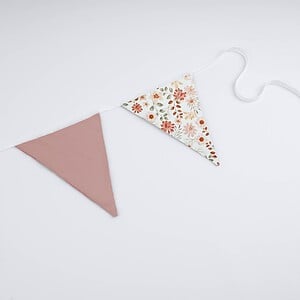 Vlaggenlijn Peachy Blossom - Double Pink | Pastel kleur (Roze / Beige / Neutraal / Aarde tinten) met bloemen slinger met driehoek vlaggetjes gemaakt van stof