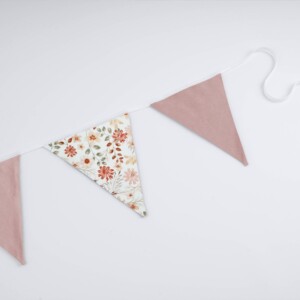 Vlaggenlijn Peachy Blossom | Pastel kleur (Roze / Beige / Neutraal / Aarde tinten) met bloemen slinger met driehoek vlaggetjes gemaakt van stof