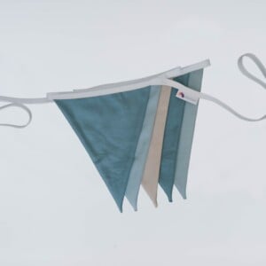 Vlaggenlijn Sandy Ocean | Blauw / Turquoise / Beige / Neutraal / Aarde tinten slinger met driehoek vlaggetjes gemaakt van stof