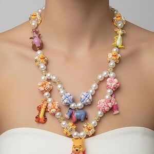 Winnie de Pooh ketting met bijzondere kralen.