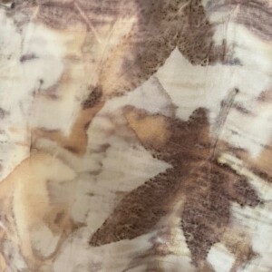 Zijden sjaaltje met ecoprint