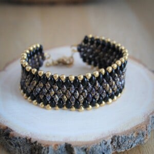Chic & Sensueel, slangenpatroon armband in zwart en goud