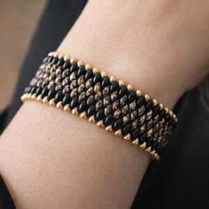 Chic & Sensueel, slangenpatroon armband in zwart en goud