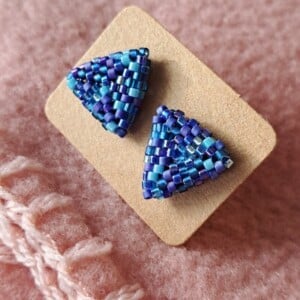 Confetti oorknoppen – Handgemaakte kleine oorbellen met kralen