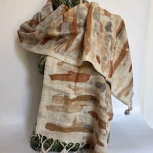 Eri zijden sjaal met ecalyptus schors print