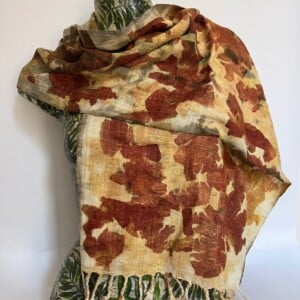 Eri zijden sjaal met uienschil print